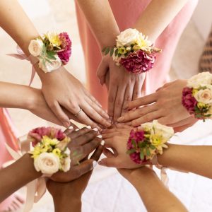 close-up-women-wearing-beautiful-flowers